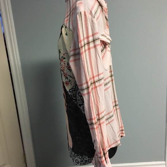 Unique Guess Women’s Button-Down Long Sleeve Top - Picture 3 of 9